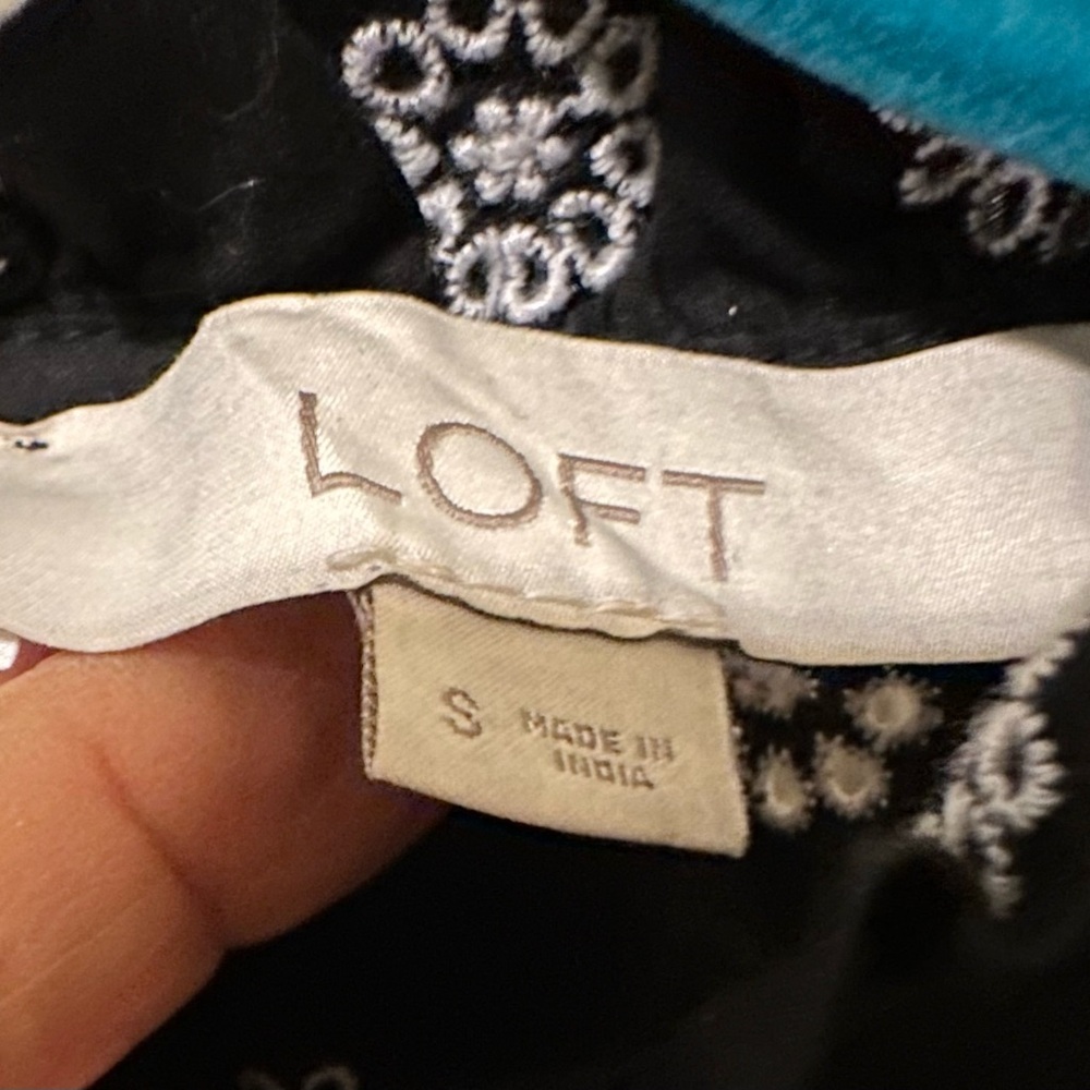 LOFT Black and White embroidered eyelet Blouse size small - Picture 3 of 6